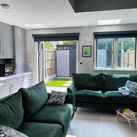 Superb Townhouse Near Vibrant Gloucester Road Bristol Bagian luar foto