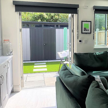 Superb Townhouse Near Vibrant Gloucester Road Bristol Bagian luar foto
