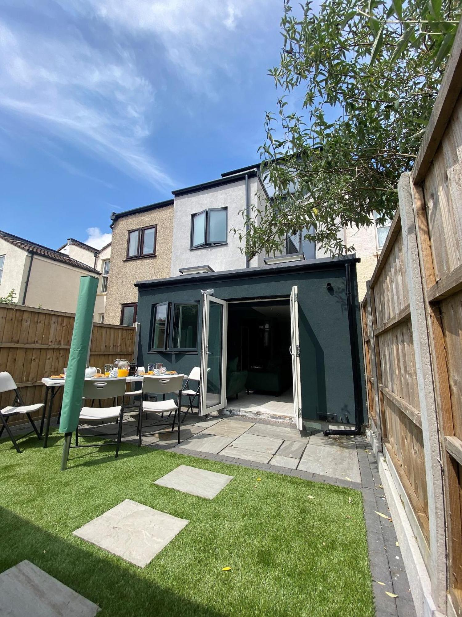Superb Townhouse Near Vibrant Gloucester Road Bristol Bagian luar foto