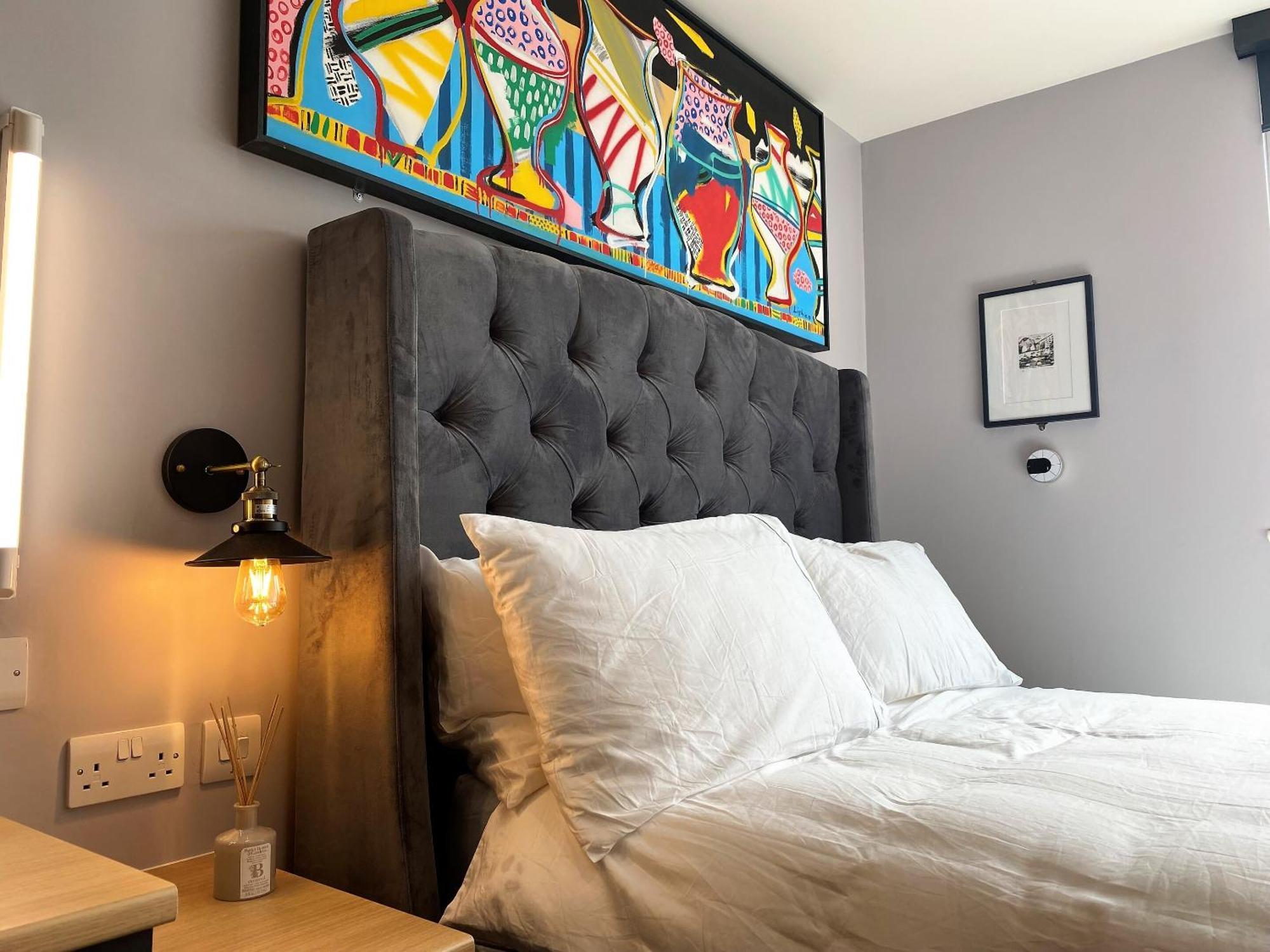 Superb Townhouse Near Vibrant Gloucester Road Bristol Bagian luar foto