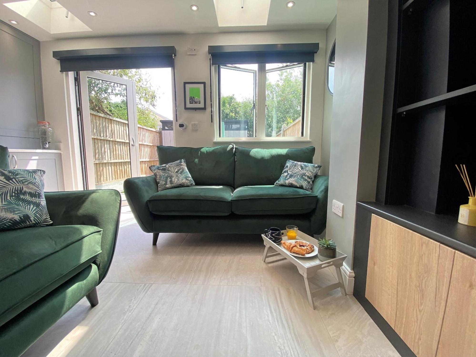 Superb Townhouse Near Vibrant Gloucester Road Bristol Bagian luar foto